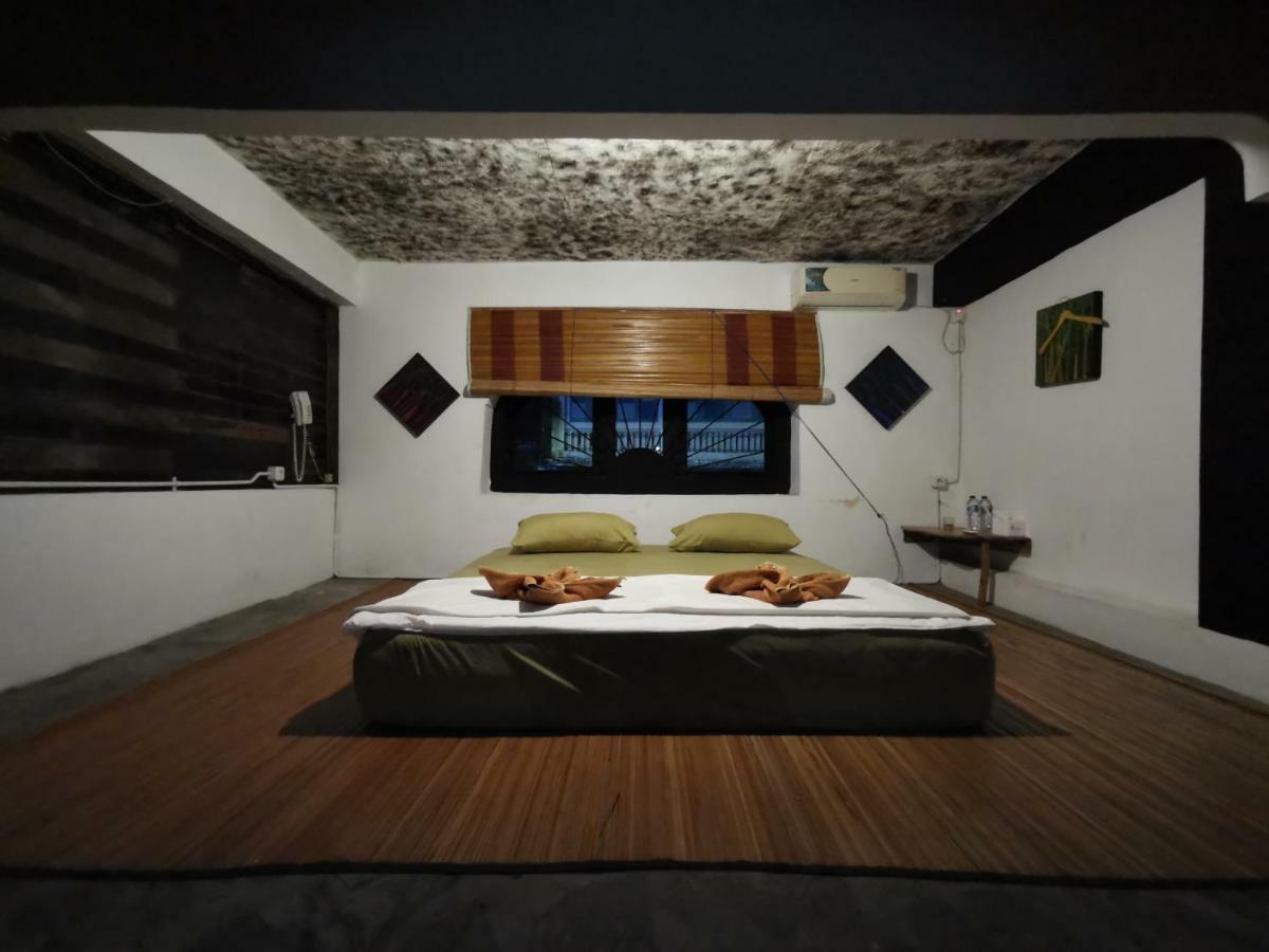 Bat & Arrow Hotel Padang  Cameră foto
