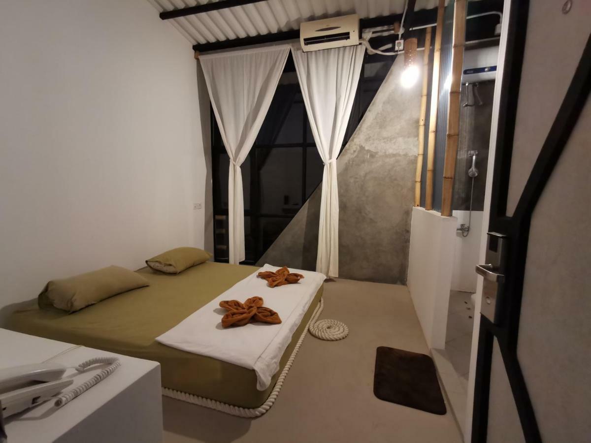 Bat & Arrow Hotel Padang  Cameră foto