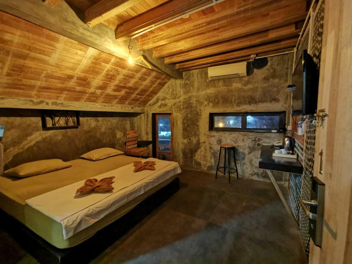 Bat & Arrow Hotel Padang  Cameră foto